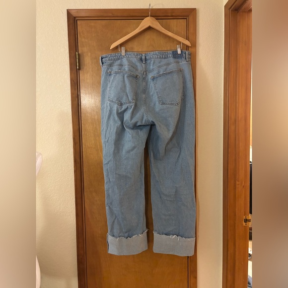 Abercrombie & Fitch Light Blue 90s Relaxed High Rise Long Jeans - Picture 2 of 4